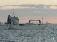 रेफर जहाज विक्रीसाठी