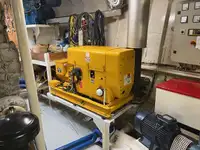 मासेमारी ट्रॉलर विक्रीसाठी