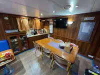 कंटेनर जहाज विक्रीसाठी